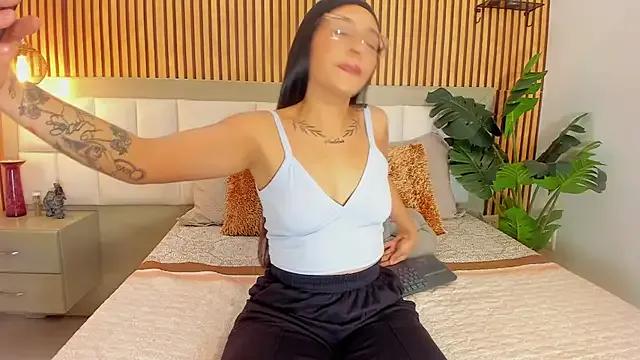 Roseaurora from StripChat is Freechat