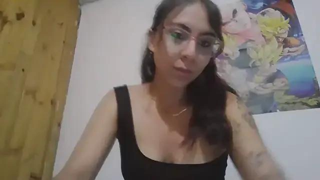 Roselingalvis13 from StripChat is Freechat