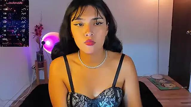 RosseRici from StripChat is Freechat