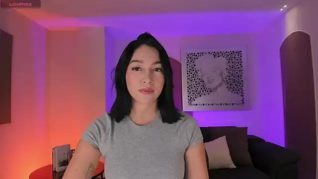 RossieRhoades from StripChat is Freechat