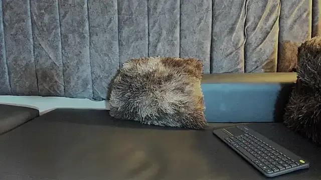 Rowan_Mills from StripChat is Freechat