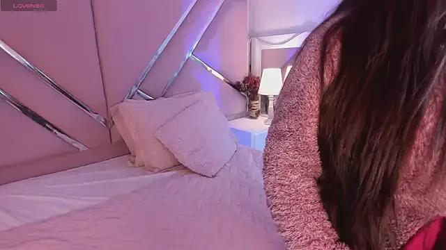 Roxanediaz from StripChat