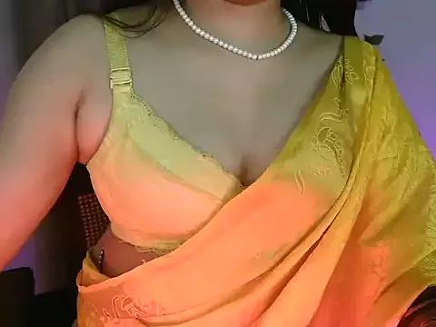 Royal_zara from StripChat is Freechat