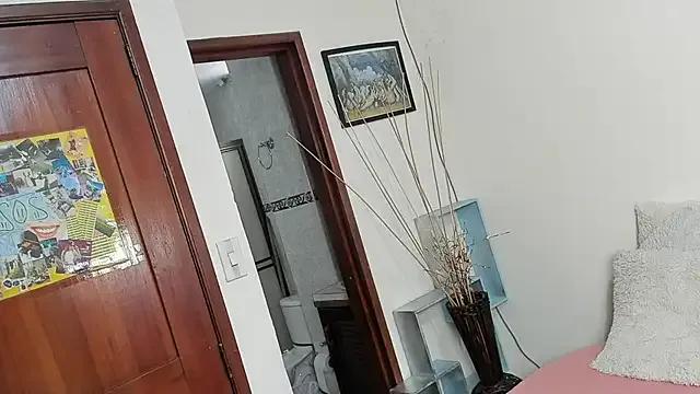 Samanta_Ortiz from StripChat is Freechat