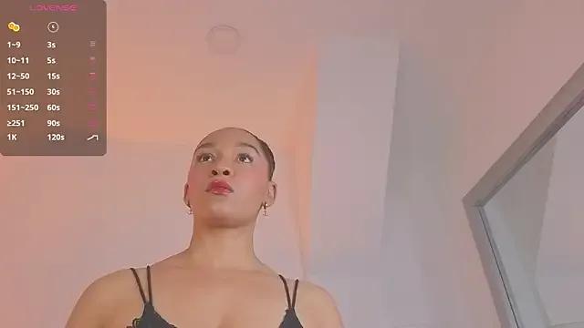 samanta_william from StripChat is Freechat