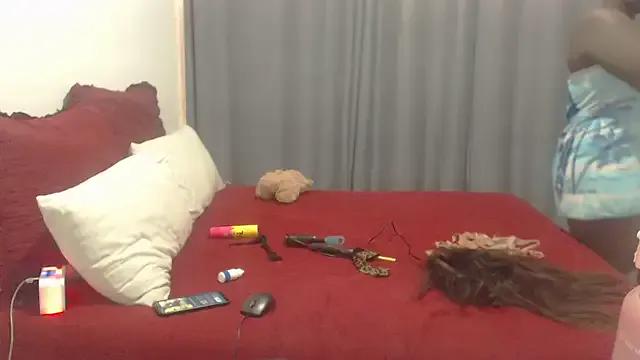 Samantha2012 from StripChat is Freechat