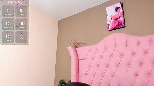 Samantha_Evans_18 from StripChat