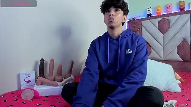 Santy_carrington from StripChat is Freechat