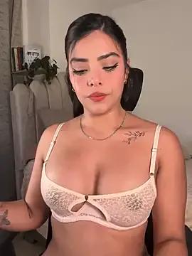 Sara-Evans from StripChat is Freechat