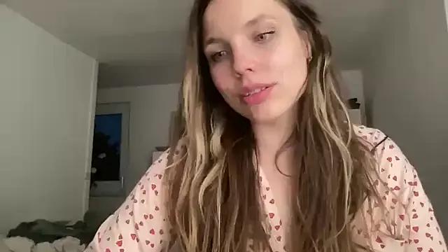 Sara_Browney from StripChat is Freechat