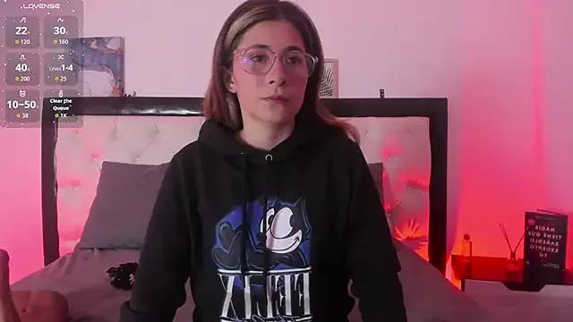 Sara_Roades from StripChat