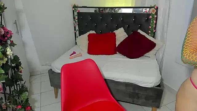 Sarah_bigass_Co from StripChat is Freechat