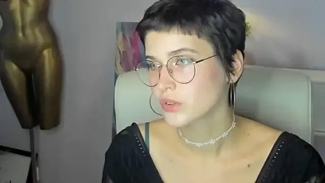 sarah_perfect from StripChat is Freechat
