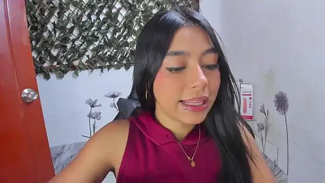 Sarahbrowm_ from StripChat is Freechat