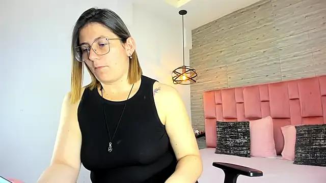 SarahDeyvis from StripChat is Freechat