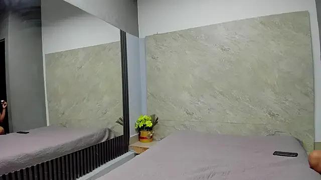 Sarahh-19 from StripChat is Freechat