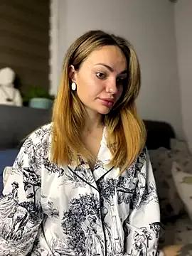 SaraLow from StripChat is Freechat