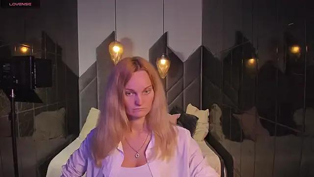 SaraSubtlety from StripChat