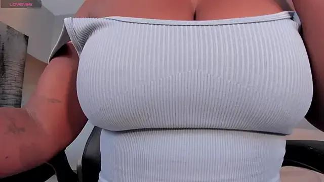 SavannahStorm from StripChat