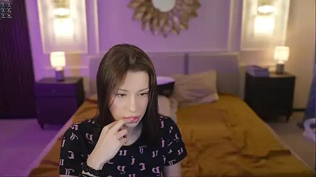 Selena_Glow from StripChat is Freechat