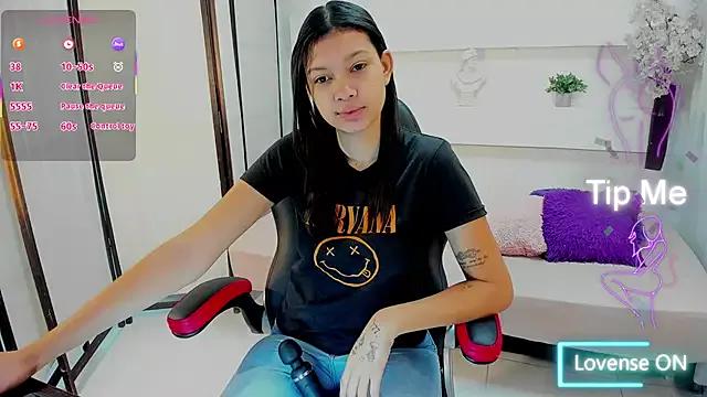 Selenafoxxx6 from StripChat is Freechat