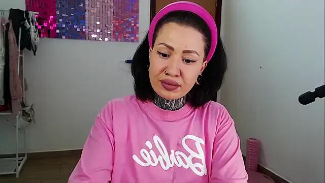 SenoritaDakota from StripChat is Freechat