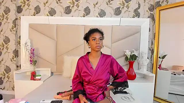 SerenaStone from StripChat is Freechat