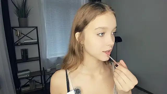 SerrenaAa from StripChat is Freechat