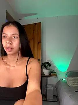 sexyAlyssaGreen from StripChat is Freechat