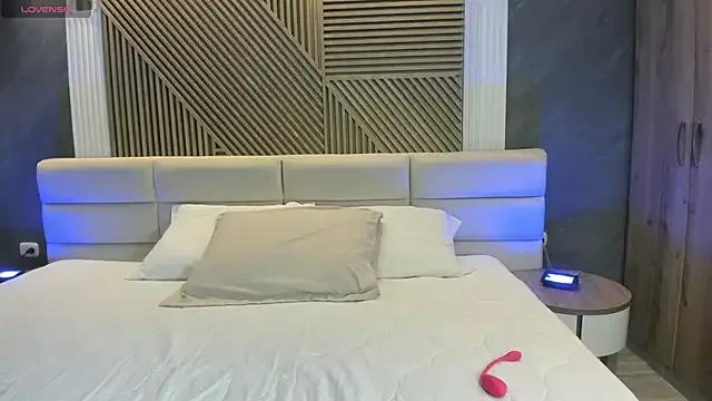 ShanonFox from StripChat is Freechat