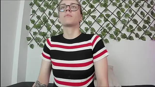 Shinny_Crystal from StripChat is Freechat