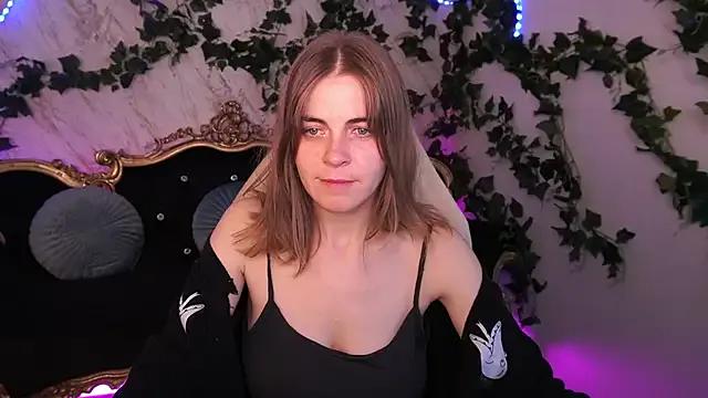 ShinyfromUa from StripChat is Freechat