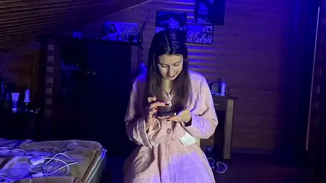 Shyselly from StripChat is Freechat