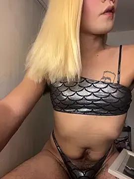 sissielil from StripChat is Freechat