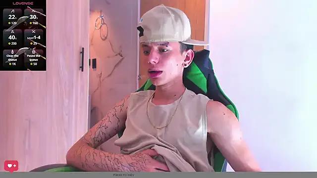 Skinny_batman from StripChat is Freechat