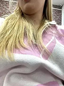 Sky_Cutie from StripChat is Freechat