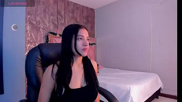 SKYLERWHIITEE from StripChat is Freechat