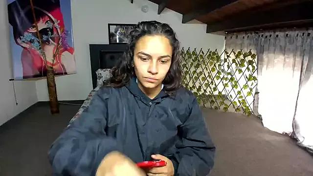 Skylovershot from StripChat is Freechat