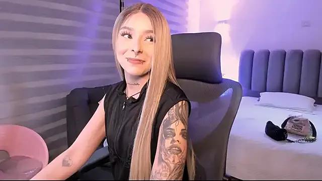 SkyThompson from StripChat is Freechat