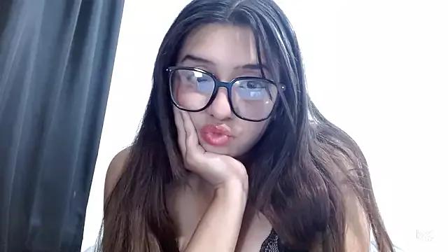 SlimSluttyVeronica from StripChat is Freechat