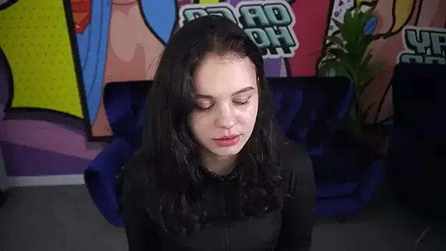 SnowWhiti from StripChat is Freechat