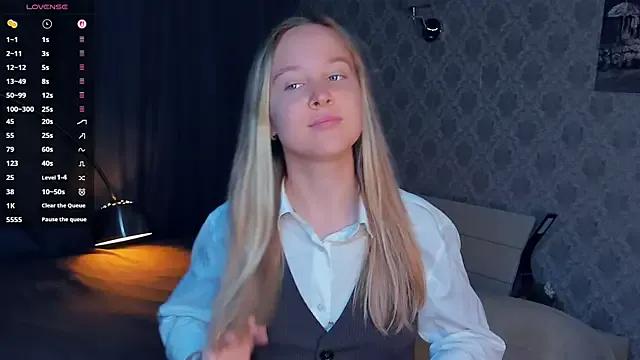 SoonMoor from StripChat is Freechat