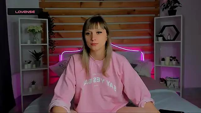 Sophia_Elliott from StripChat is Freechat