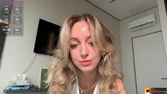 SophieBelll from StripChat is Freechat