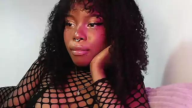 SparklingSoleil from StripChat is Freechat