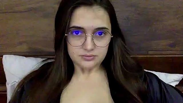 StarlitWhisper from StripChat is Freechat