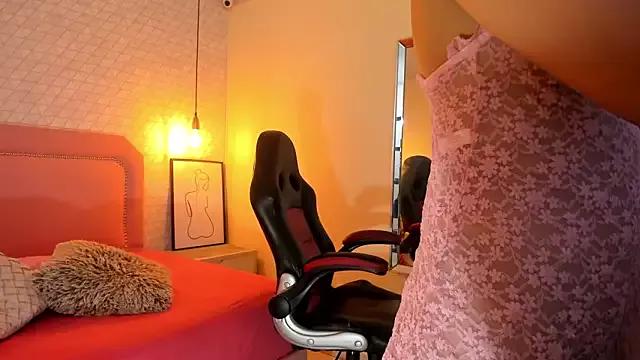 SUNNYCYRUS from StripChat