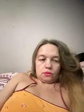 Suzanele from StripChat is Freechat