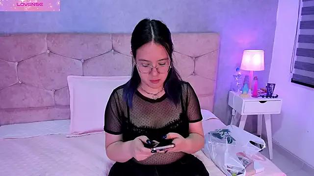 sweet--emily from StripChat is Freechat