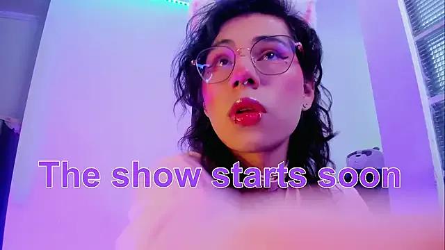 Sweet-SharoKitty from StripChat is Freechat